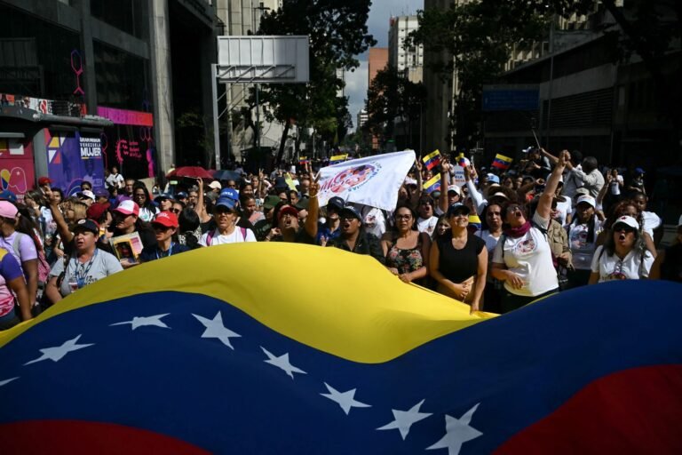 07venezuela-scene-video-cover-jgqb-threeByTwoLargeAt2X