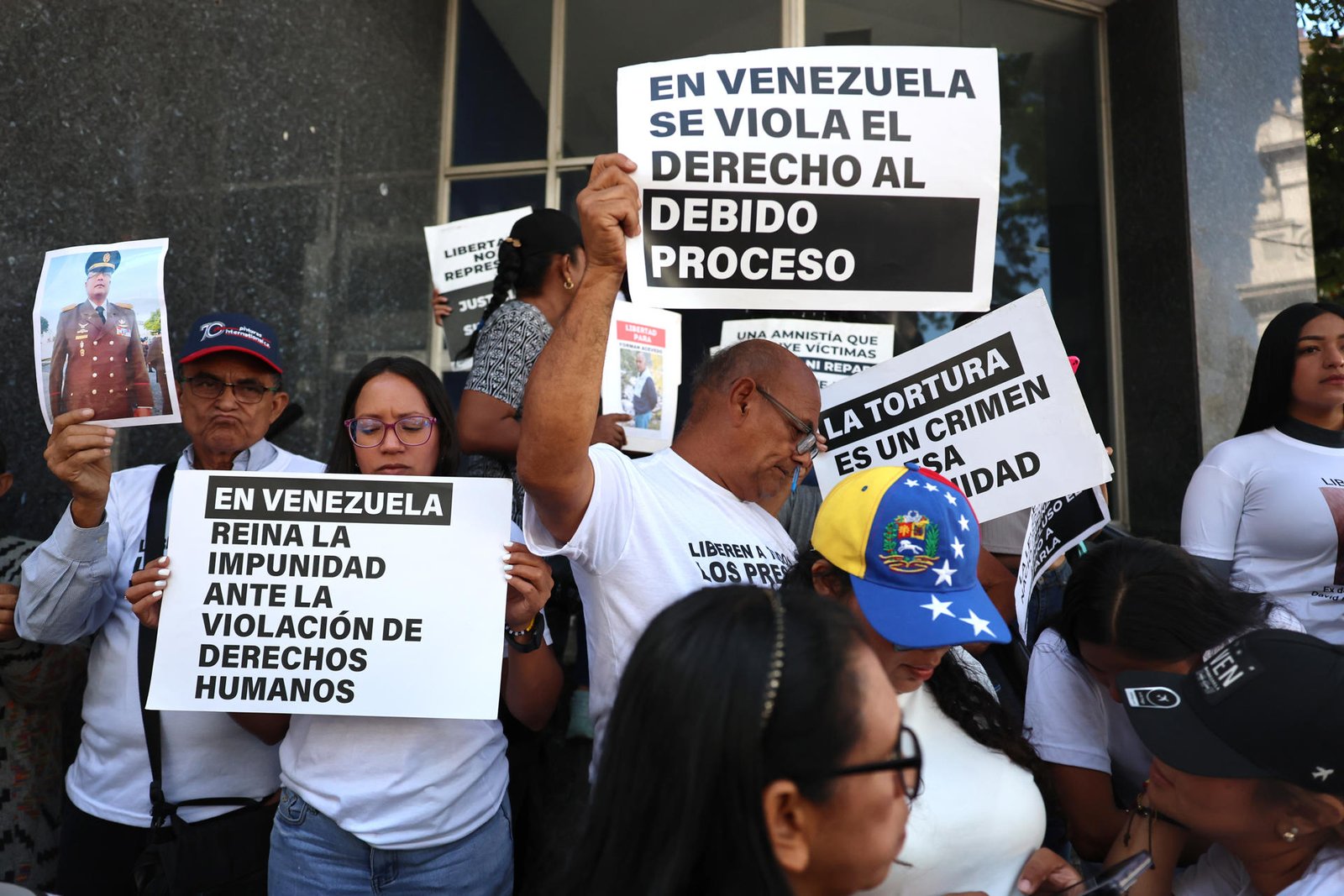Familiares de presos políticos exigen cumplimiento fiel de la Ley de Amnistía en Venezuela