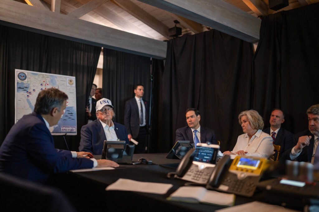 Trump supervisa el ataque a Irán con su equipo de seguridad desde su residencia en Florida