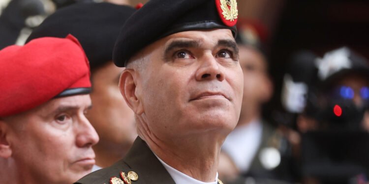 Padrino López «el primer soldado en la defensa» del país que no defendió a Nicolás Maduro