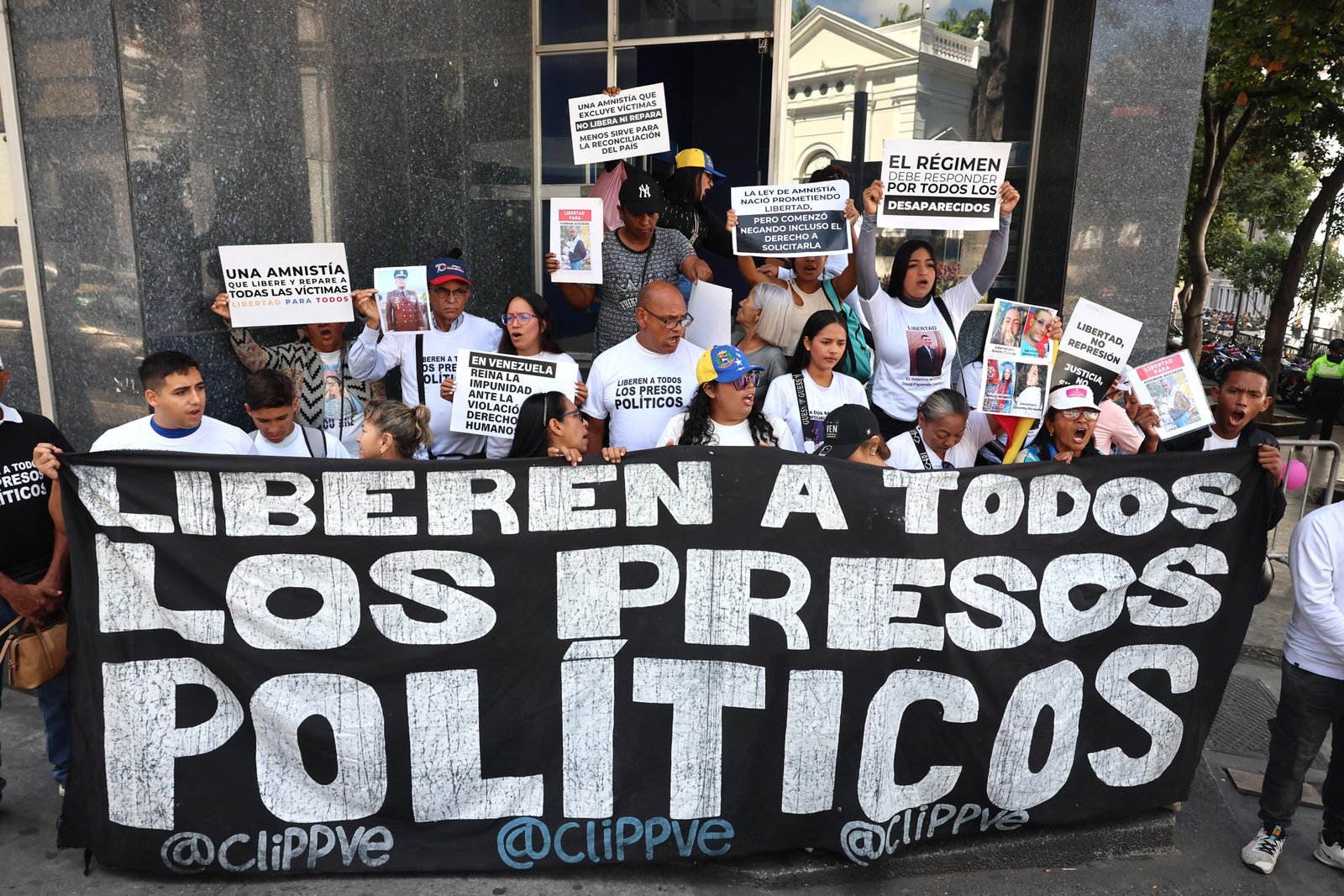 Manifestación en Caracas exige la libertad de los presos políticos en Venezuela