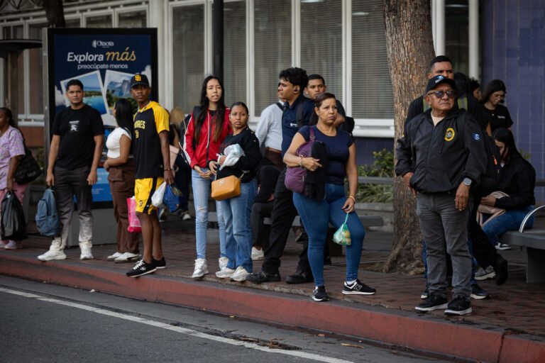 Delcy Rodríguez denuncia que hubo un intento de "parar el transporte" en Caracas