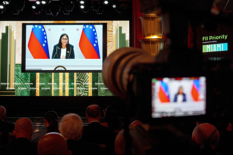 Delcy Rodríguez afirma que sus enviados diplomáticos viajan ahora a EEUU