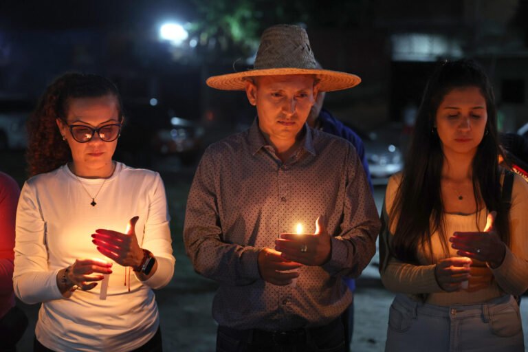 Vigilia por la liberación de los presos políticos de la cárcel El Rodeo I en Venezuela