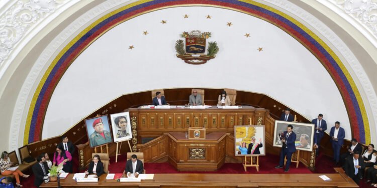 Parlamento venezolano retoma debate de proyecto de ley de minas para inversión extranjera