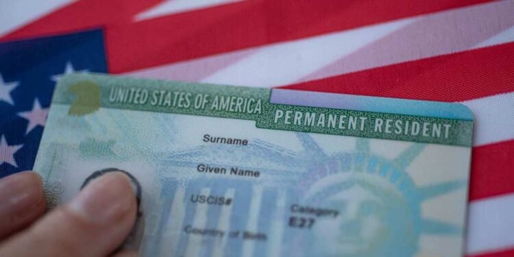 Green-cards.-Foto-de-archivo.-750x375