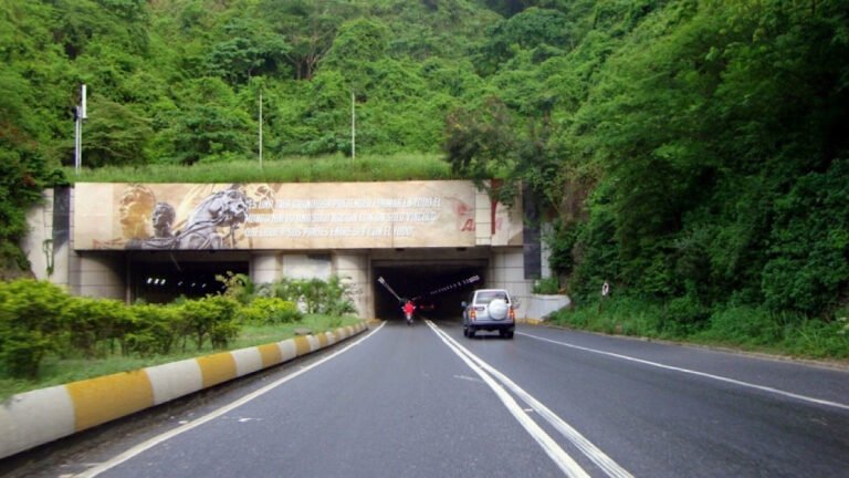 Autopista-Caracas-La-Guaira (1)