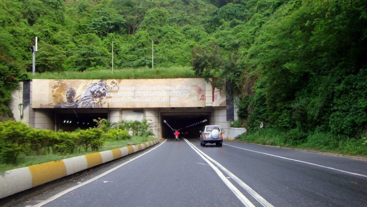 Autopista-Caracas-La-Guaira (1)