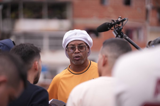 Ronaldinho-Gaucho-en-Petare-1