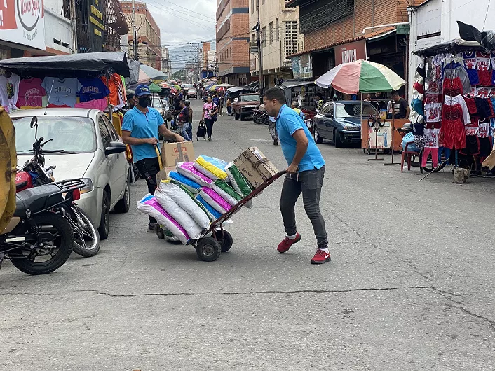Vendedores-inforales-en-Barquisimeto-png