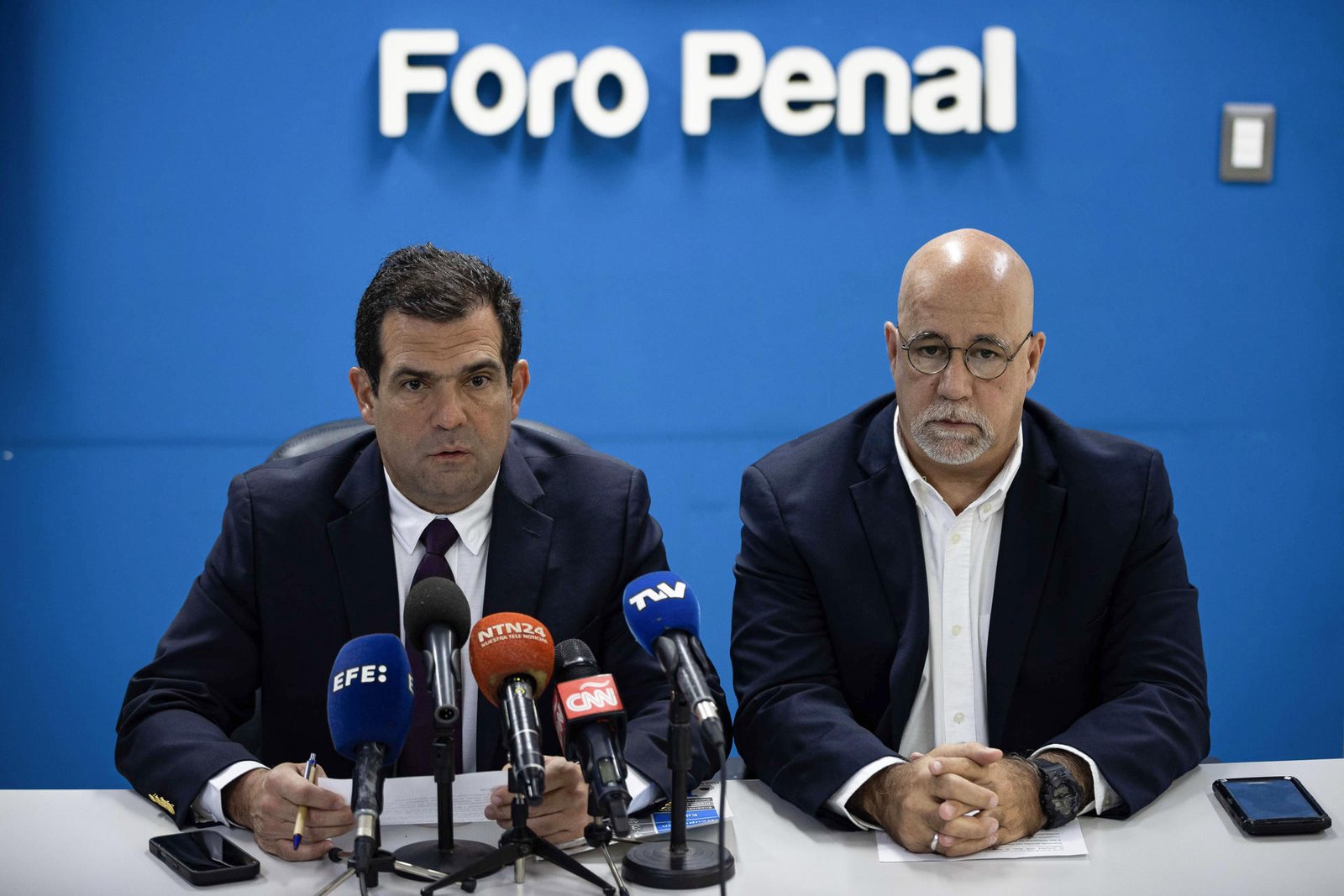 Directivos de Foro Penal hablan en rueda de prensa en Venezuela