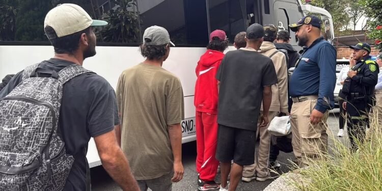 Venezolanos-medellin-750x375