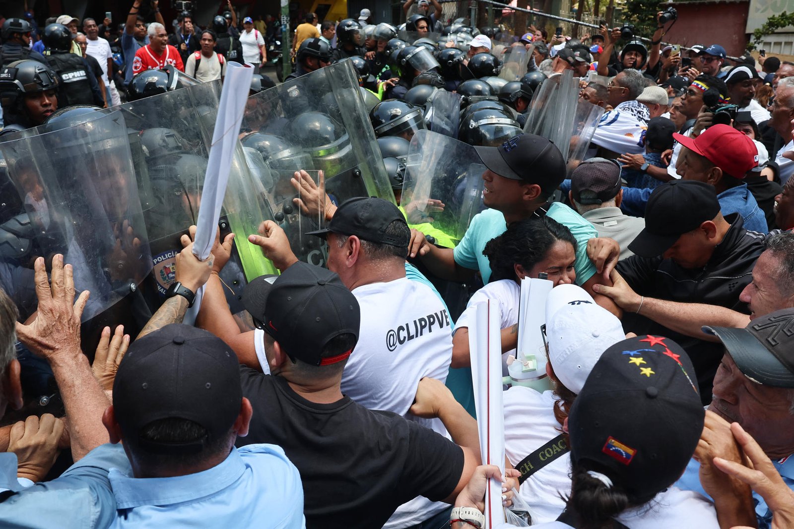 Sindicatos en Caracas protestan por mejoras salariales