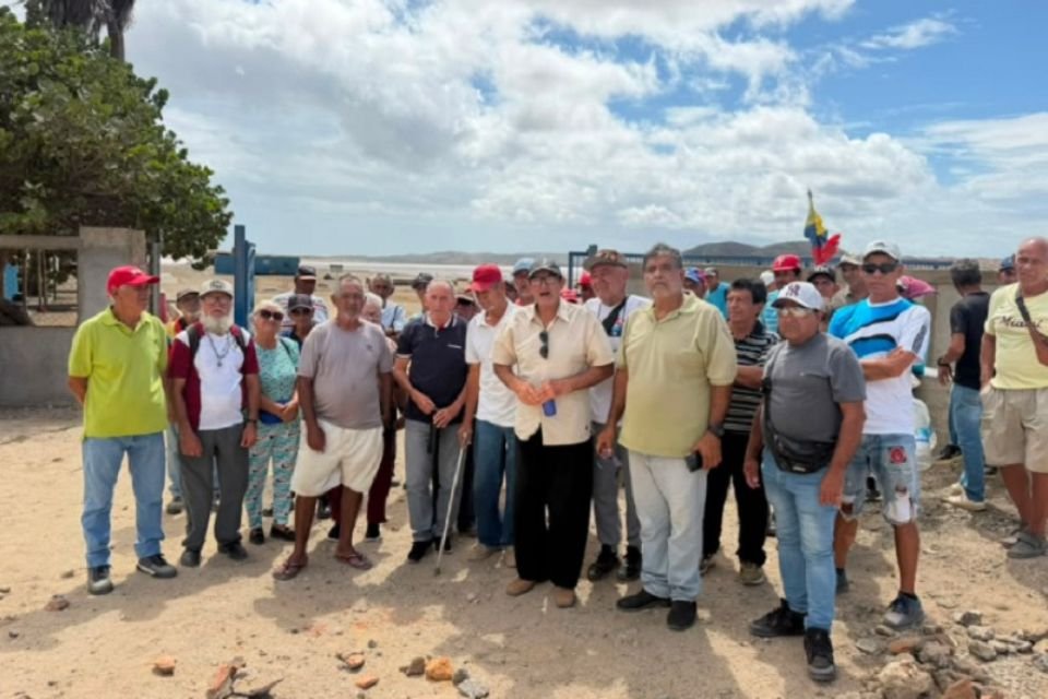 Jubilados-de-las-salinas-de-Araya