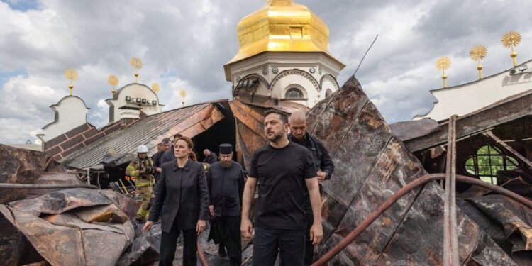 Ucrania acusa a EE.UU. de ayudar a Rusia mientras Kiev sufre nuevos ataques