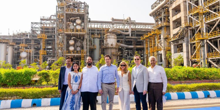 Marco Rubio recorrió la refinería india de Jamnagar, abriendo el camino para refinar el crudo pesado venezolano, mientras hace oidos sordos a exigencias de los venezolanos